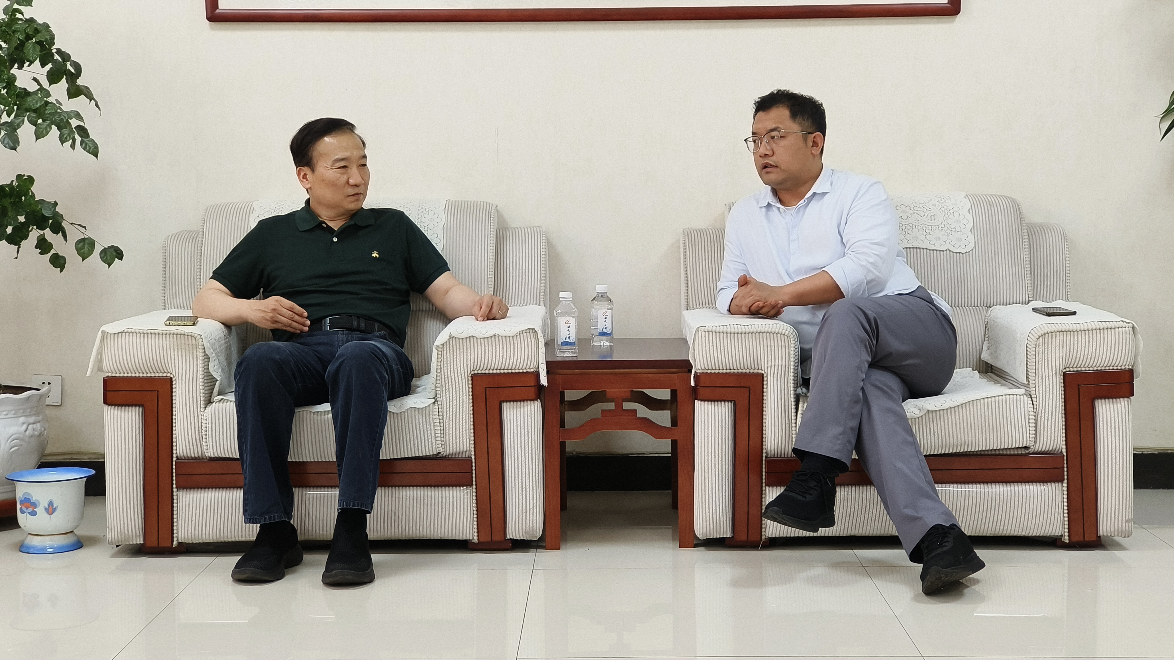 必发365集团董事长王智勇会見香港中科石油和海南青玉能源客人